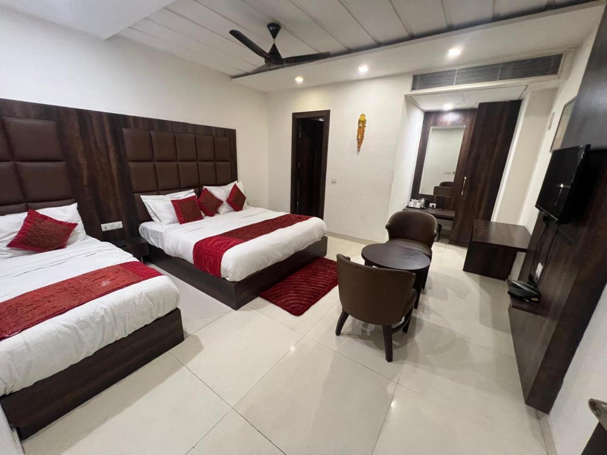 Hotel Royal Palace Hapur Eksteriør bilde